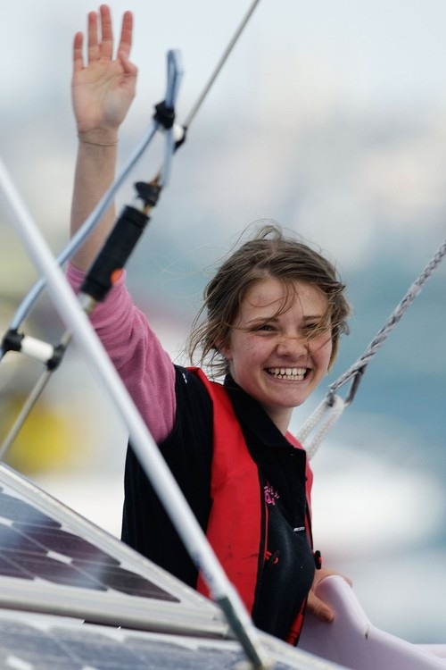 16Year Old Australian Sails Around the World on a Pink Boat! Amusing